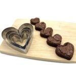Set de 4 cortadores de acero en forma de corazón para brownies - Imagen 2